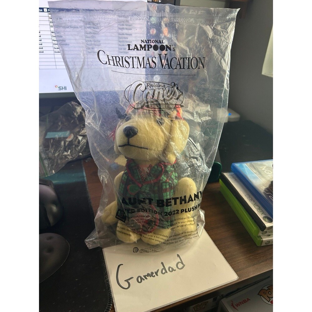 Christmas Vacation Raising Cane‘S Limited Edition 2022 Aunt Bethany rare